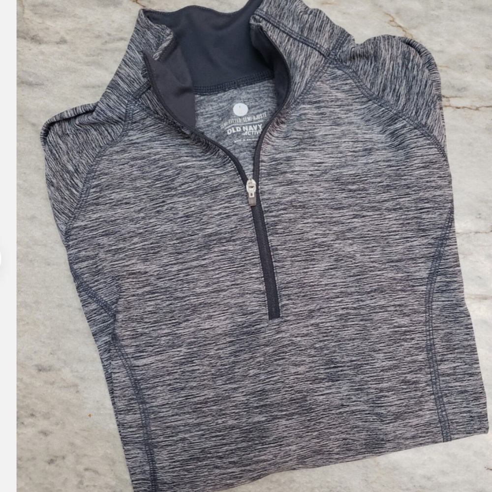 Old Navy Active Women's semi fitted top
